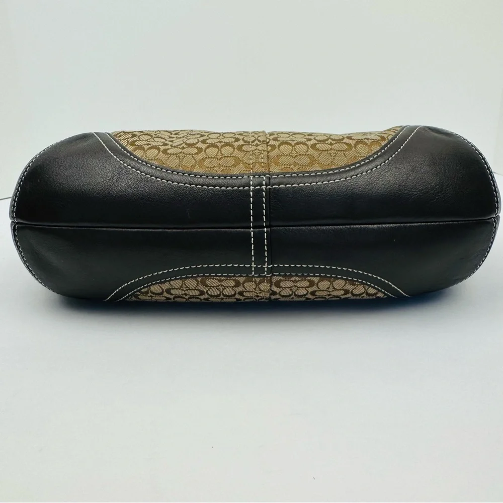 Coach Vintage Signature Soho Hobo Shoulder Bag. Iconic Coach 